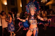 Braziliaanse danseres in verenkostuum